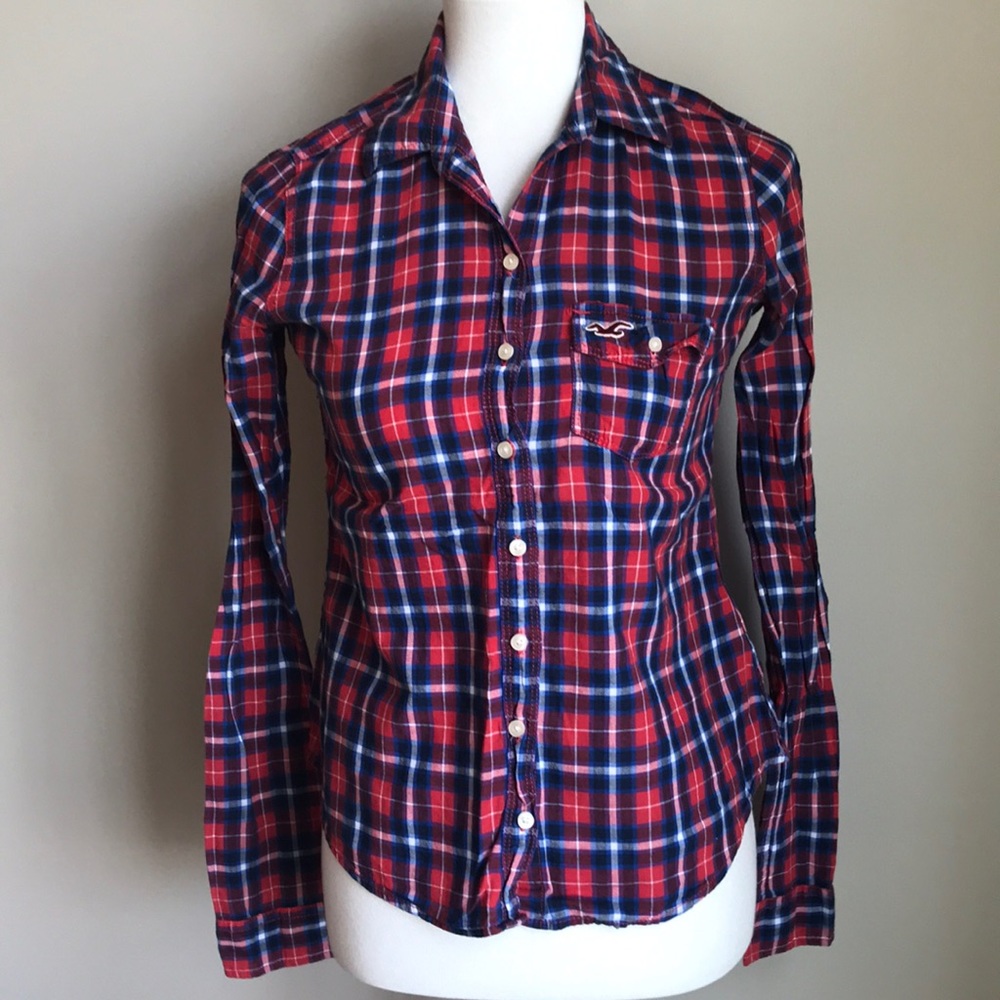 ✨-HOLLISTER- red Button up! Size Small✨